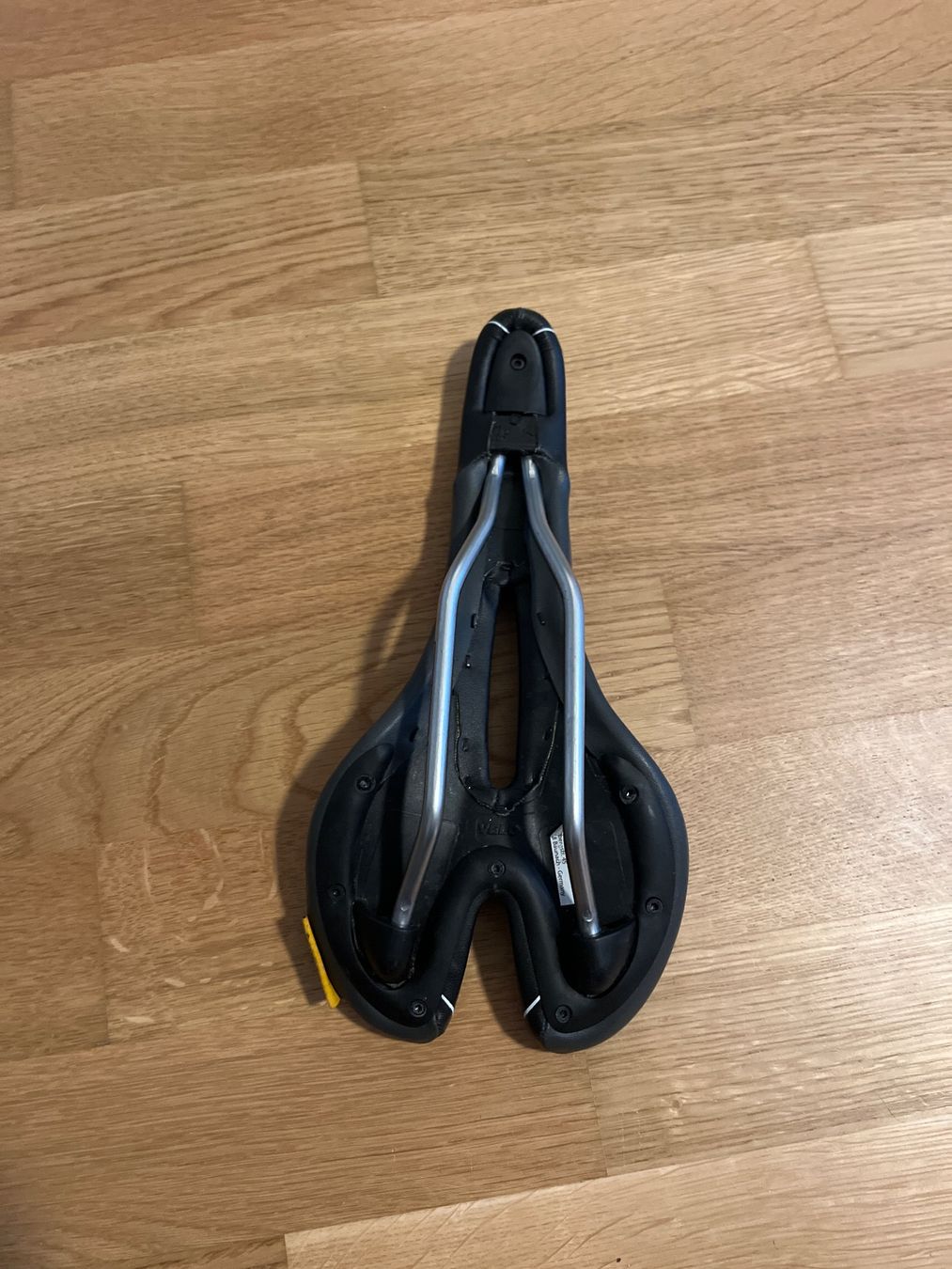 Pezzi di ricambio: Velo Rennradsattel – Usato da Root venduto da tab_yjk9 1