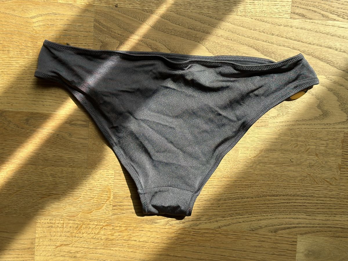 H&M Badekleider & Bikinis: Grauer Bikini mit Detail Sommer Gr. 36 – Gebraucht aus Basel von FatmaCan52 1