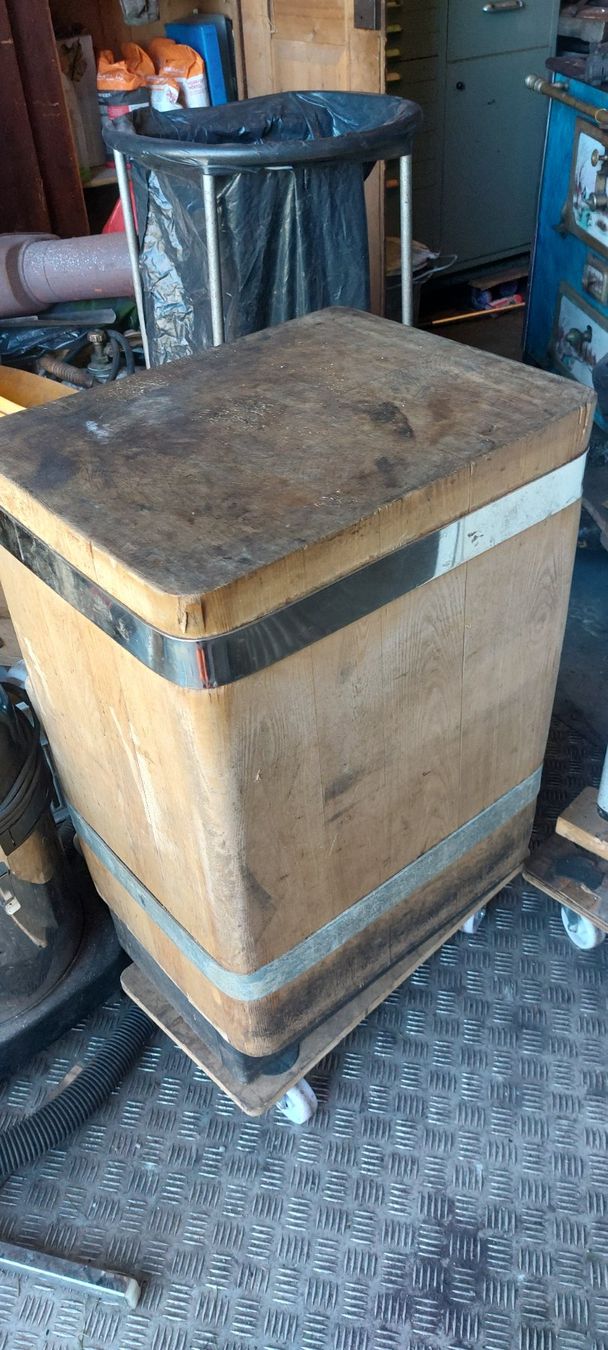 Holzartikel: Hackstock metzger metzgerei  holzblock – Gebraucht aus St. Antoni von urzel