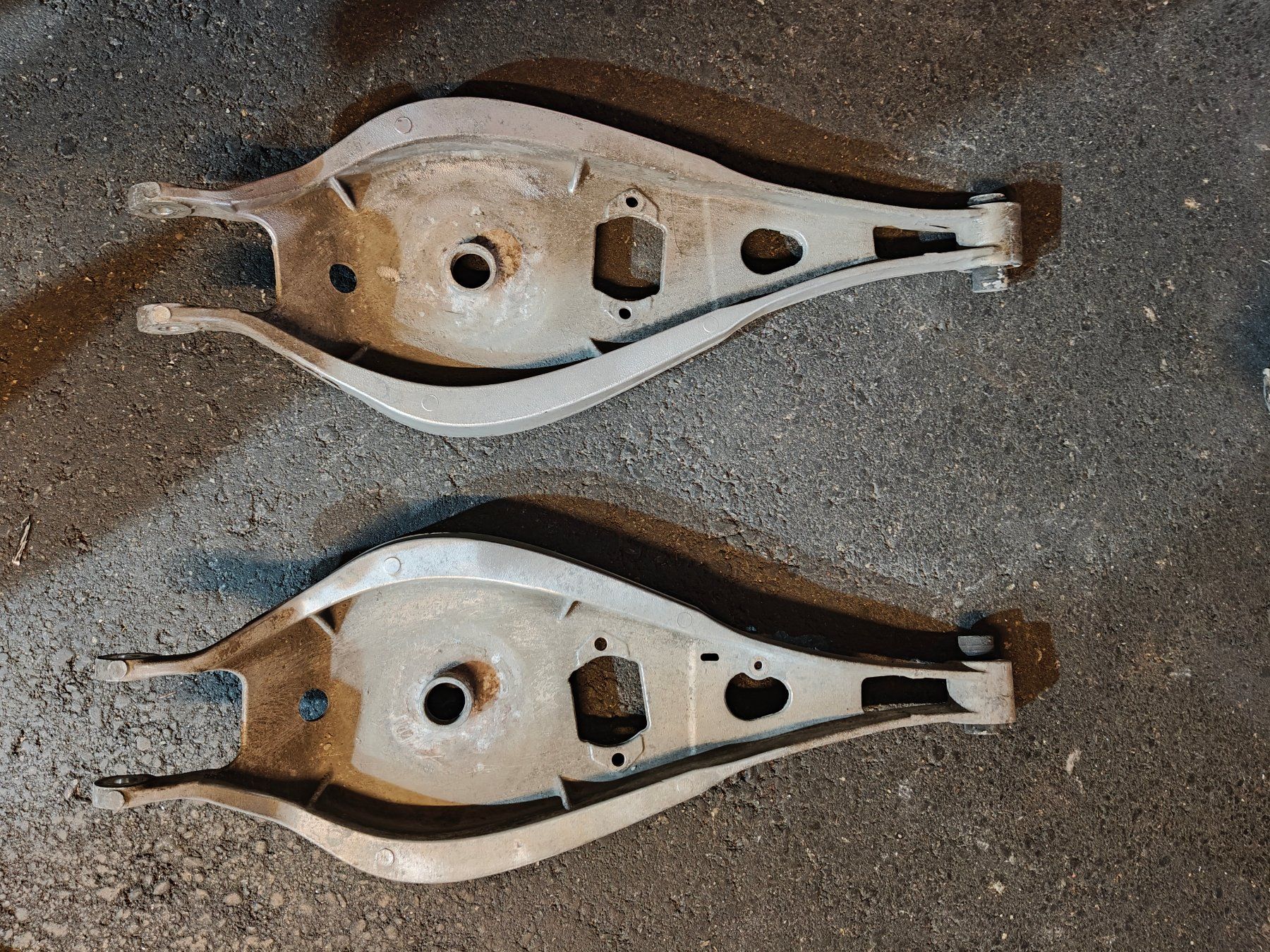 BMW Tutti pezzi di ricambio auto: Originale BMW E46 hintere obere Querlenker – Usato da Visp venduto da fab_db5g