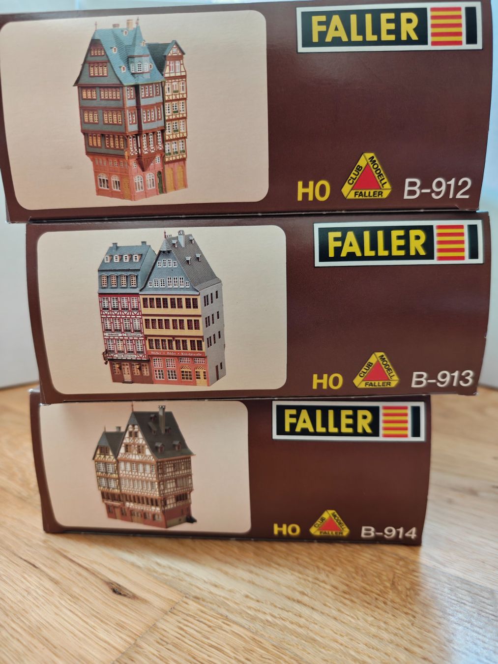 Faller Modellini di ferrovie: Faller Altstadthäuser Römerberg (Bausatz) – Nuovo (secondo la descrizione) da Bern venduto da JGBahn 4