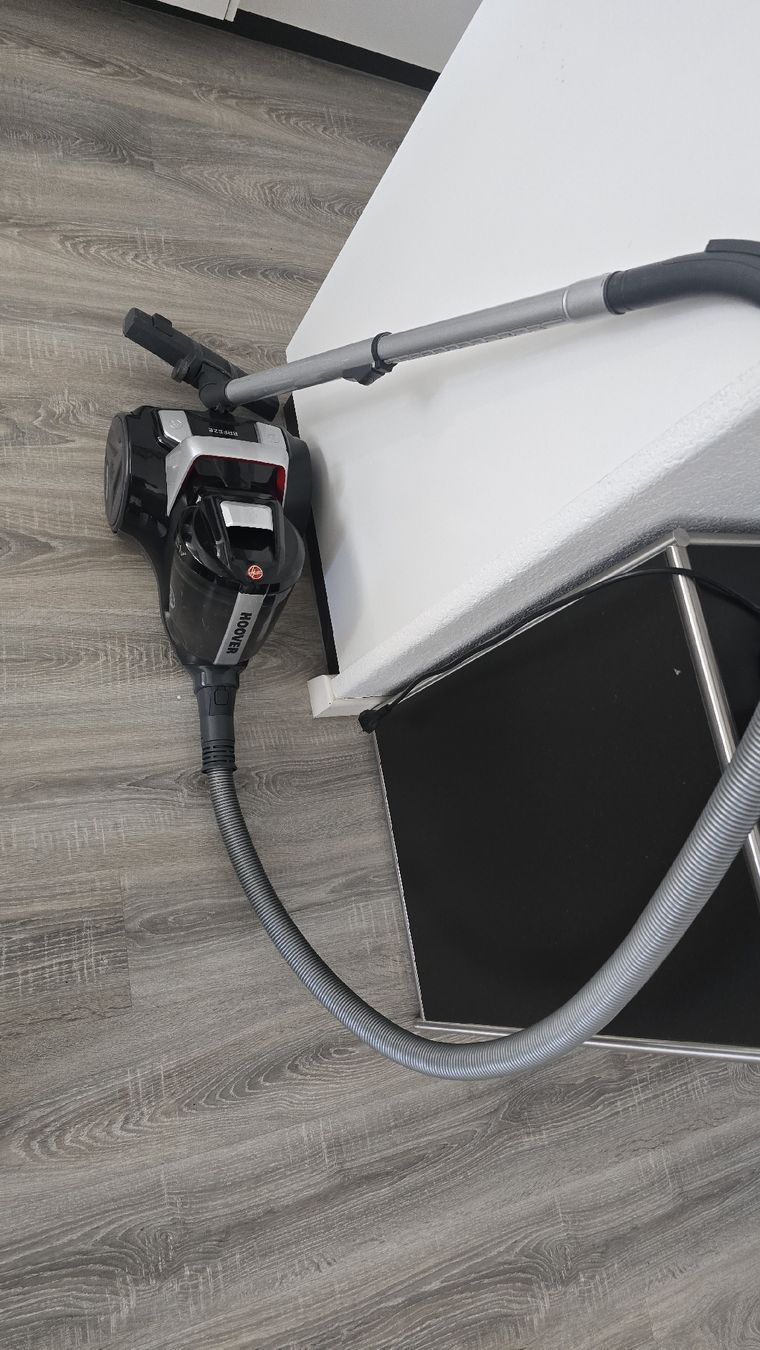 Hoover Aspirateurs & Accessoires: Hoover Staubsauger Gratis – D'occasion à Rüti b. Büren par Law_96