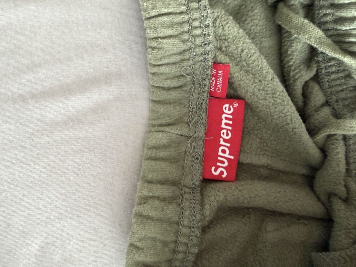 Supreme Hosen: Short Supreme – Neu (gemäss Beschreibung) aus Bulle von Laetitia84 1