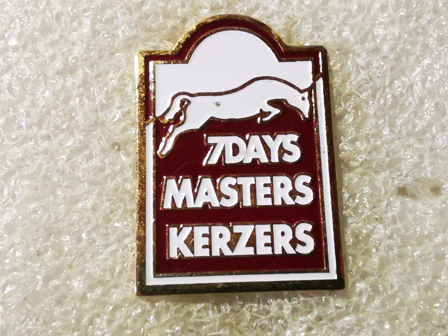 Plaketten & Abzeichen: Ansteckpin 128: 7 Days Masters Kerzers – Gebraucht aus Oppligen von Pin-Fall-Shop