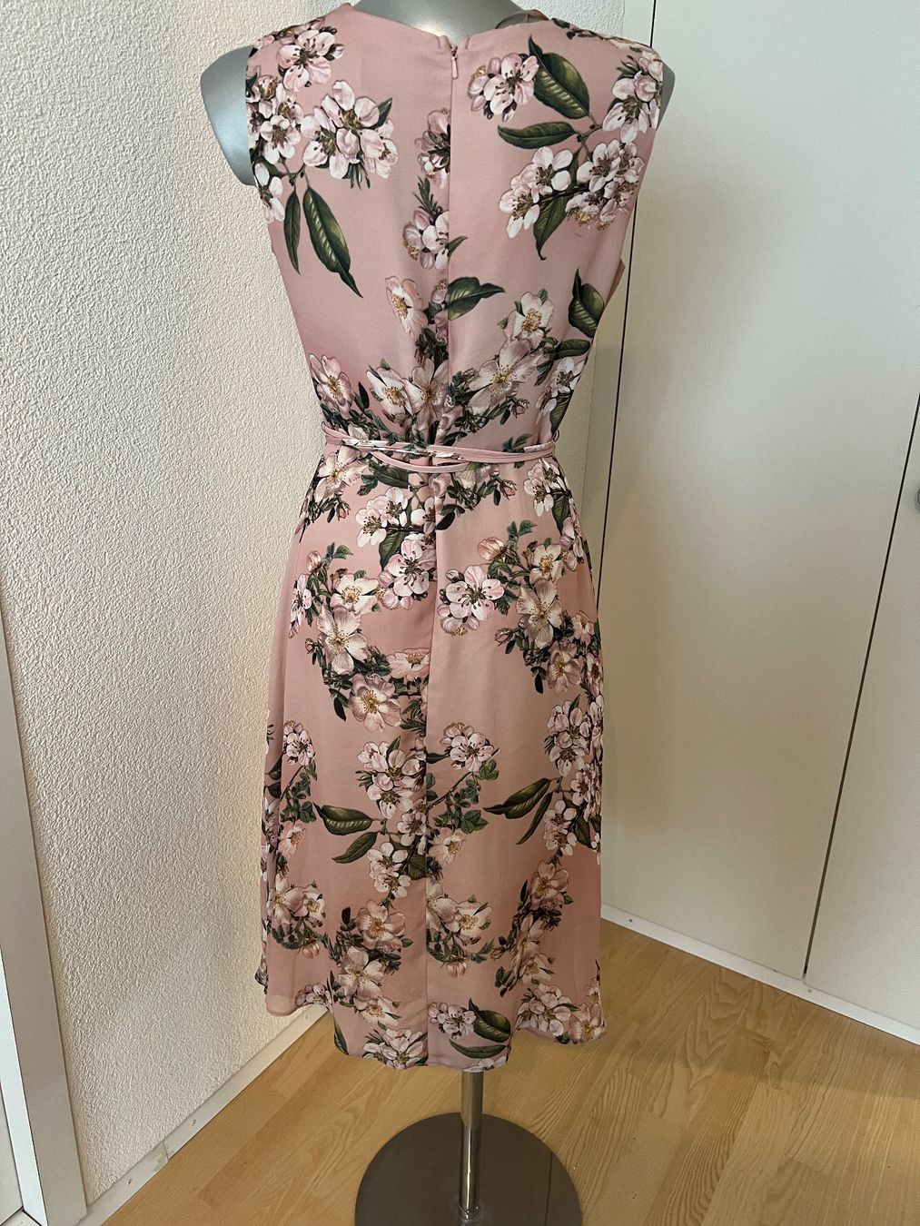 Phase Eight Kleider: Rock -Altrose mit schönem Blumenmuster – Gebraucht aus dietikon von arabeilla 1