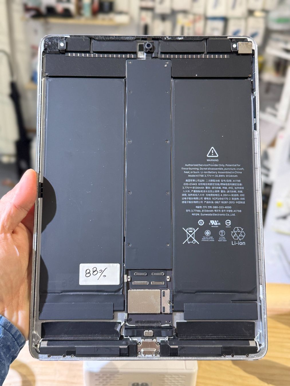 Apple Covers & Borse: iPad Pro 10.5 (A1701) Complete Chassis + Grey Battery – Usato da Morges venduto da DA-repa 4