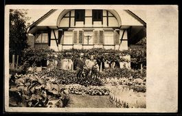 AK Thörigen, Wohnhaus mit Familie im Garten