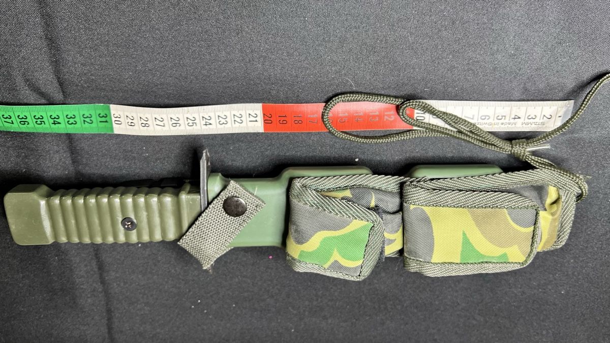 Zubehör: Couteau de survie – Gebraucht aus Meyrin von 24Heures 1