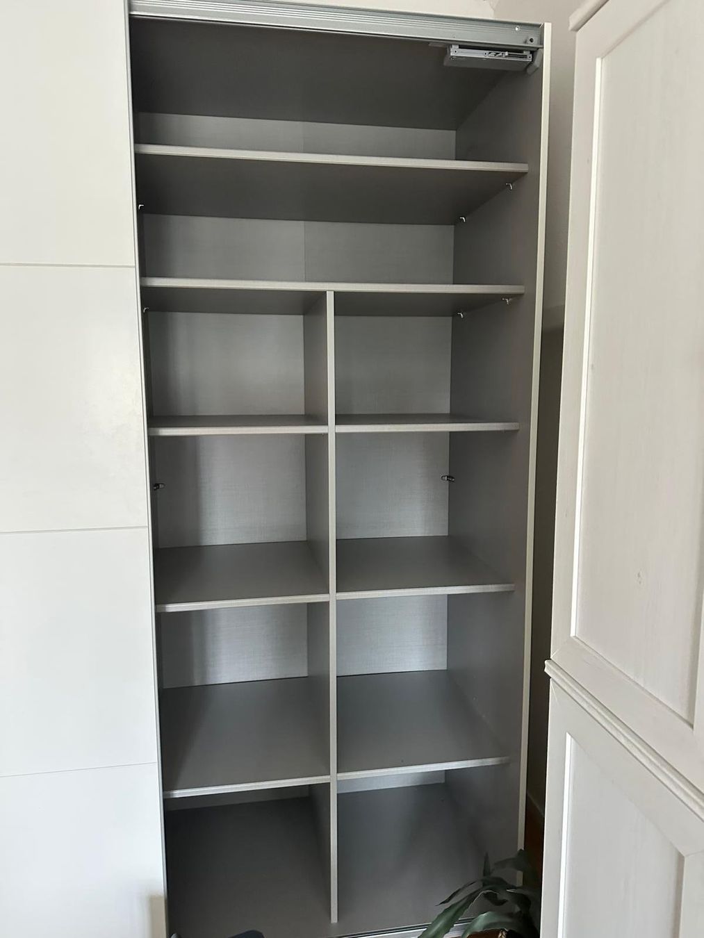 Schränke: Kleiderschrank – Gebraucht aus Horgen von iam_9cbq 1