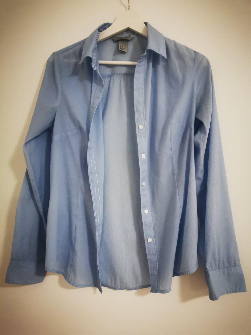 H&M Blusen: H&M Hemd hellblau Grösse S guter Zustand – Gebraucht aus Niedergösgen von lil_s6k8