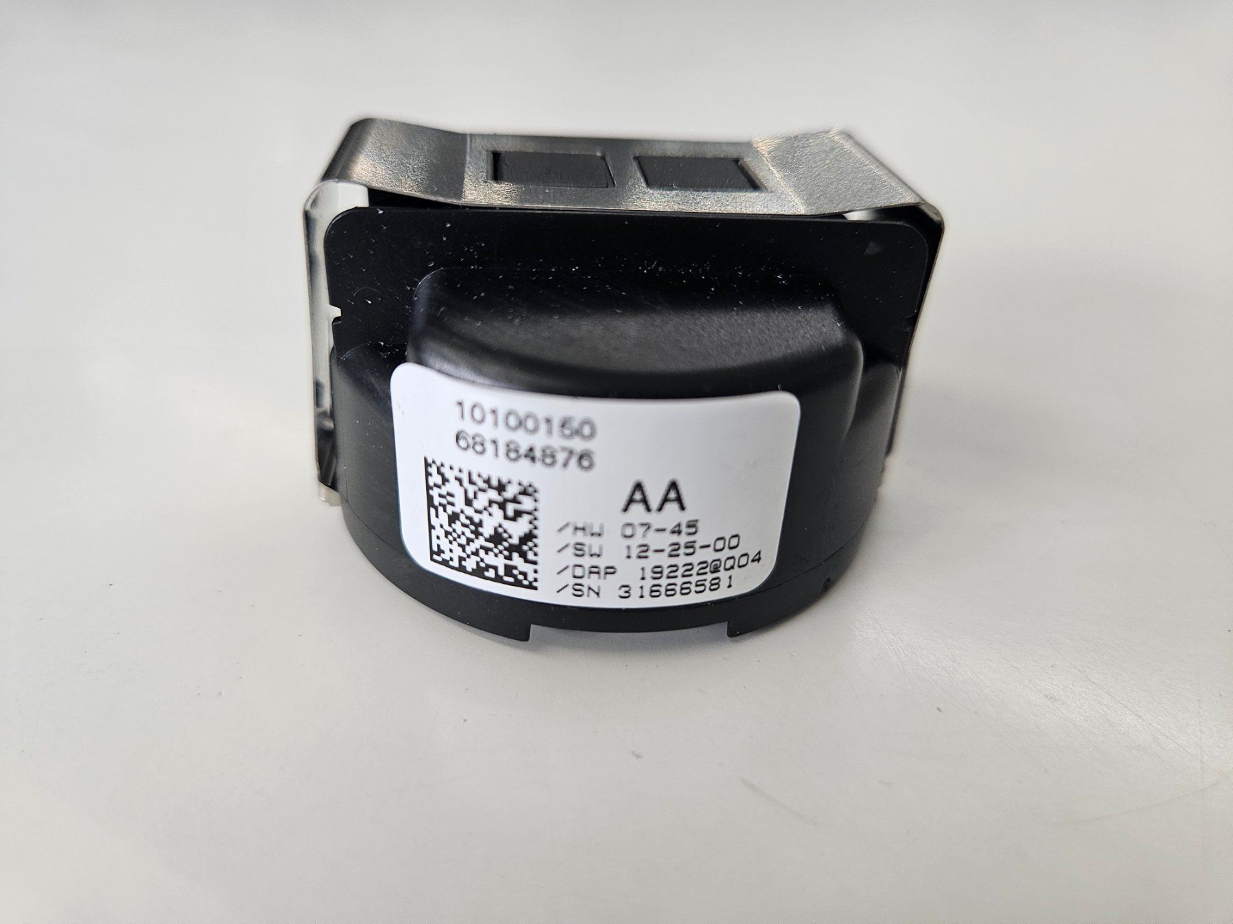 Jeep Tutti pezzi di ricambio auto: Regensensor Jeep Grand Cherokee K68184876AA – Nuovo e nell'imballaggio originale da Küssnacht am Rigi venduto da Garage-Tobler 1
