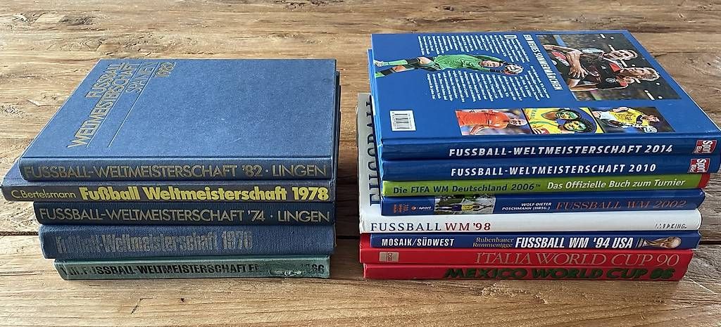 Libri: Fussball WM Bücher – Usato da Niederwil AG venduto da Kokolores68