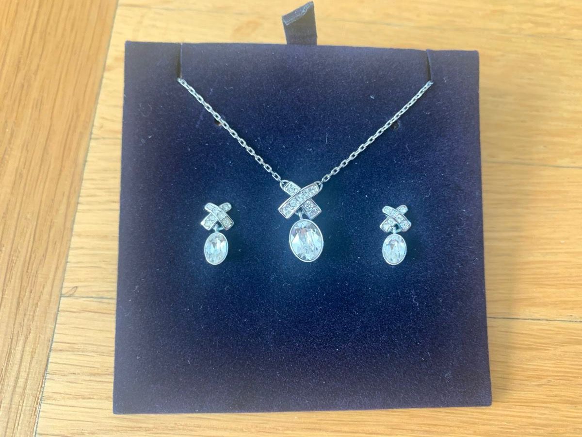 Swarovski Catenine: Swarovski-Set: Halskette und Ohrstecker – Usato da Zürich venduto da Nora321 1