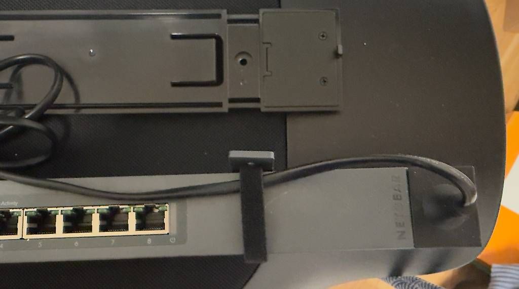 Netgear Hubs & Switches: Netgear SFS108E 8port gigabit click switch – Gebraucht aus Bern von leilani_hika 4