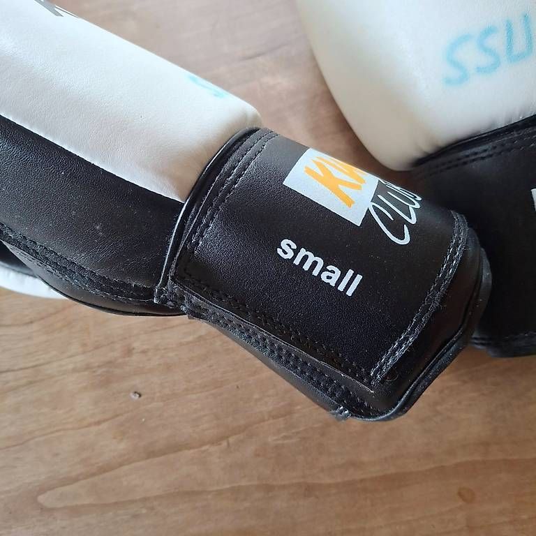 Guanti & manicotti: Gants de boxe Kwon  taille small – Usato da St-Sulpice VD venduto da vid_wz89 2