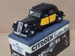 Citroen Traction Avant Taxi Barcelona - Azur Burago 1/24