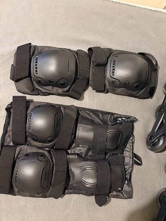 Pattini in linea & Pattini a rotelle: 47 Rollers Oxelo Fit 100 + Kit de protections complet – Usato da Lausanne venduto da YannGrzesiak 4