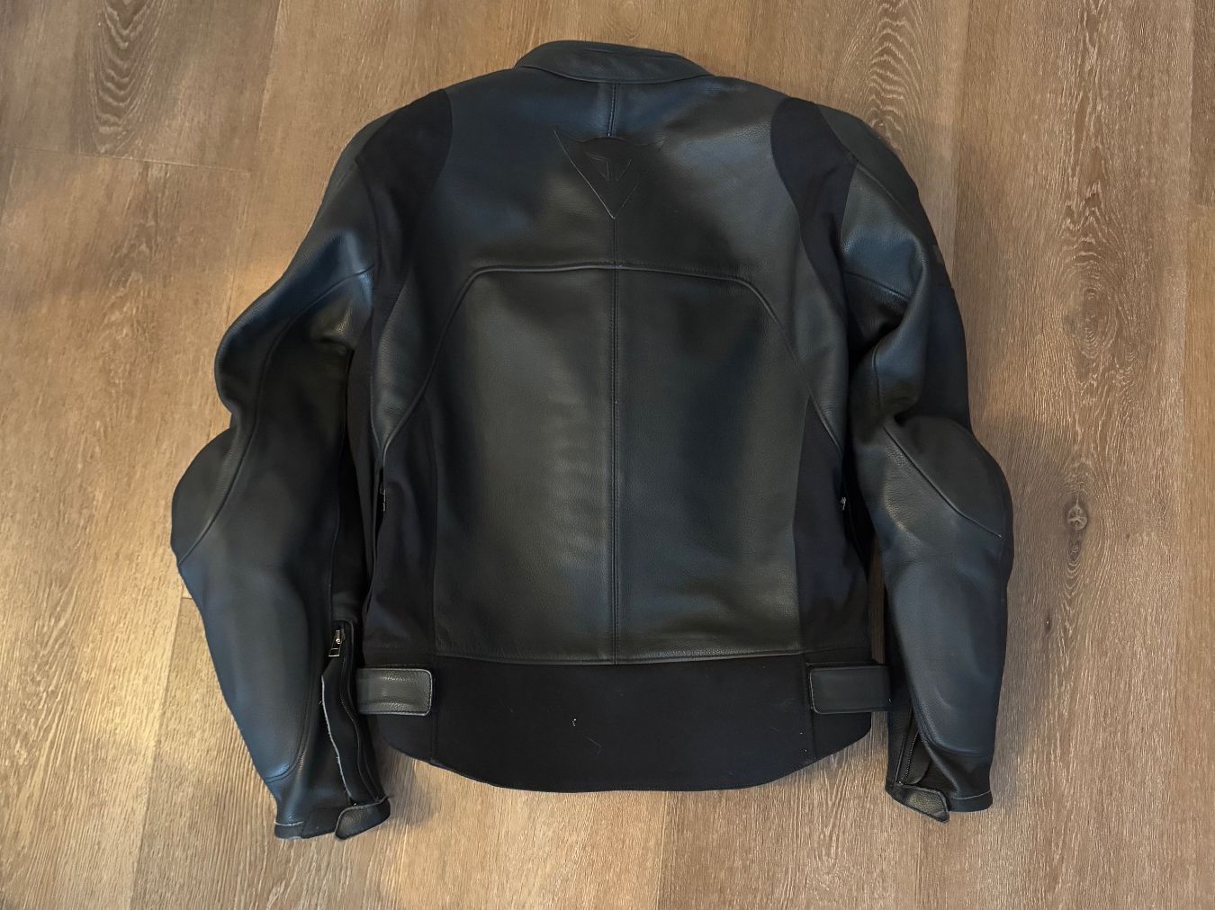 Dainese Giacche: Dainese Lederjacke Grösse 52 mit Rückenprotektor – Usato da Uzwil venduto da met_2cth 1
