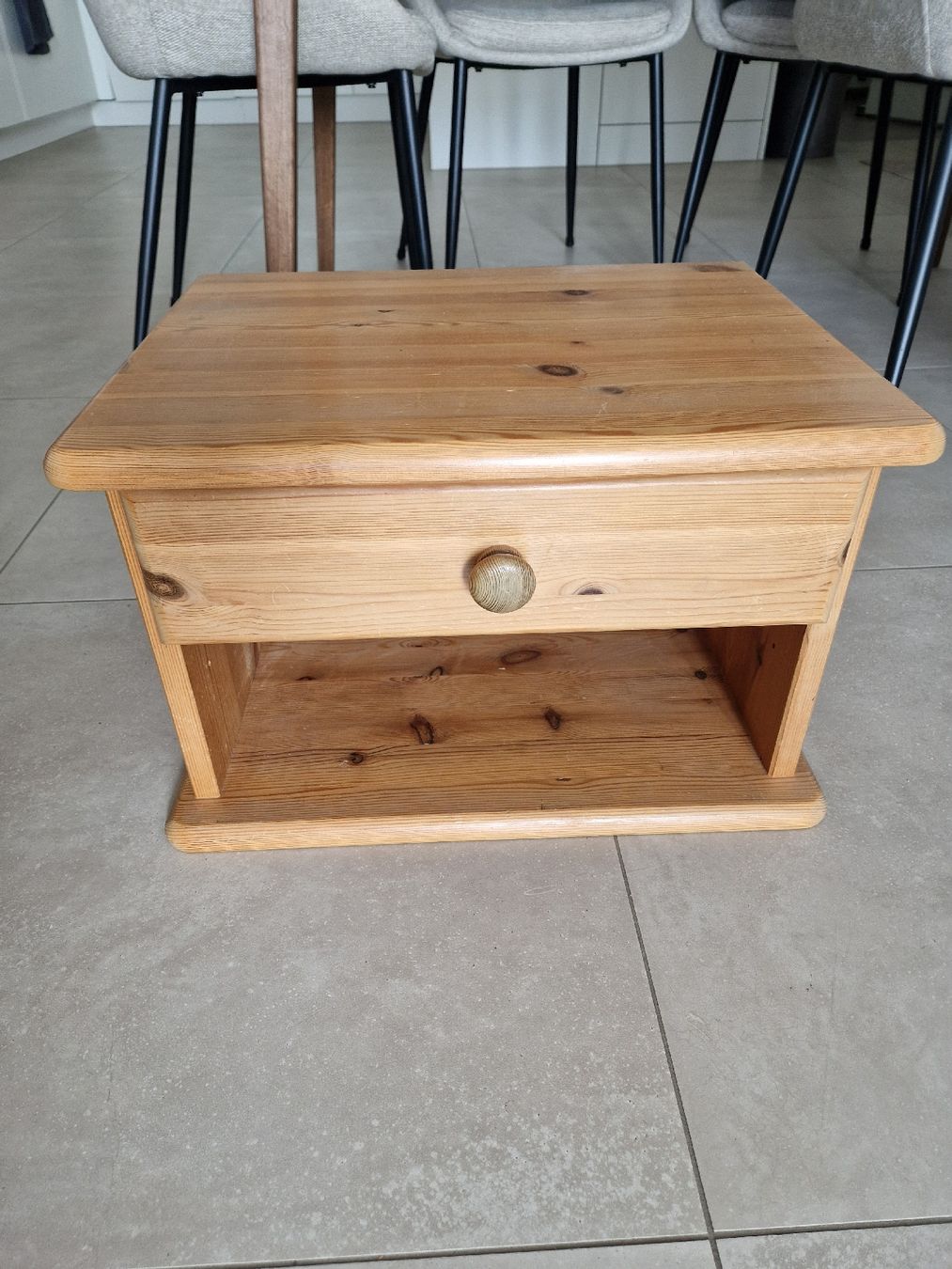 Comodini: Nachttisch Massivholz  – Usato da Rotkreuz venduto da lilly.9