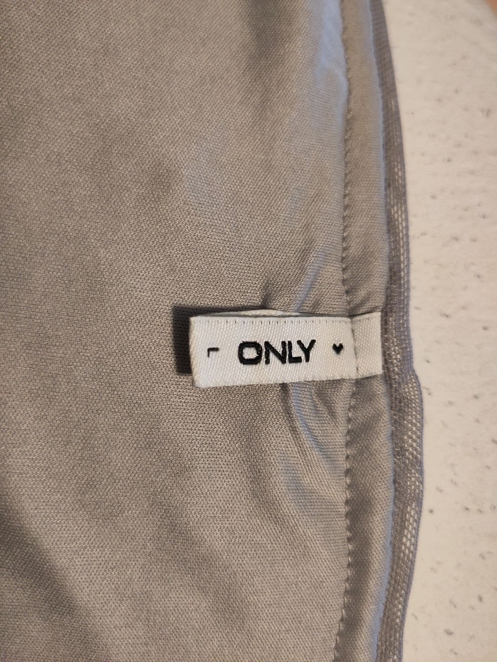 Top: Glitzer Top von ONLY, Silber, Grösse L – Usato da Bettlach venduto da Dkennis 1
