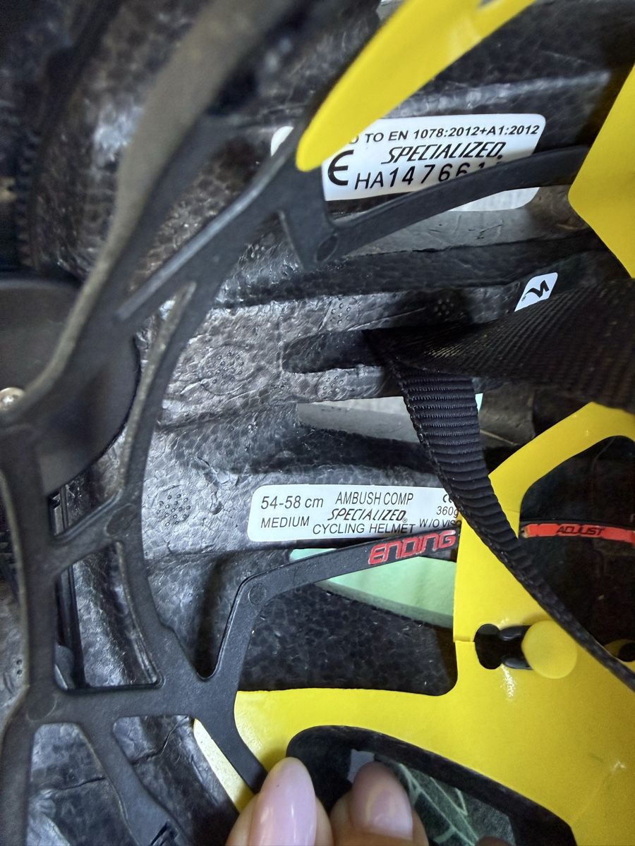 Specialized Caschi: Fahrradhelm Specialized Ambush Comp weis 54-58cm – Usato da Kloten venduto da muu_bl25 2