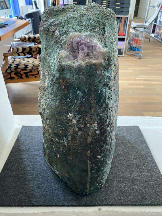 amethyst-druse mit 2 grossen calciten 18,8 kg super qualität 8