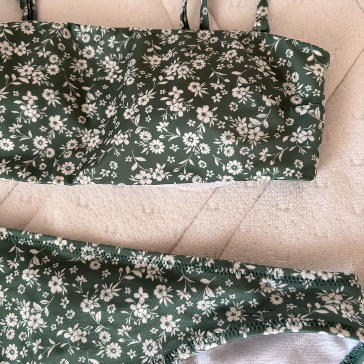 H&M Costumi da bagno & Bikini: Grünes Bikini Set mit Blumenmuster – Nuovo (secondo la descrizione) da Brünisried venduto da Livtsukki2ndHand 3