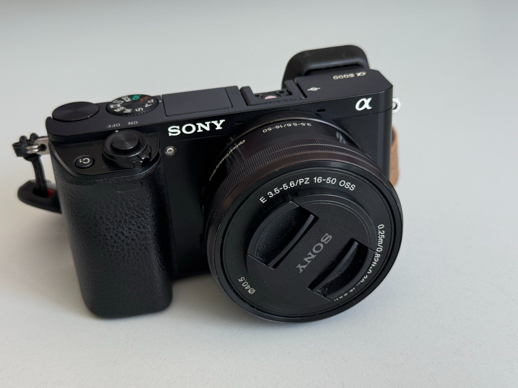 Sony Appareil photo: Sony Alpha 6000 inkl. 3 Objektive – D'occasion à Steinhausen par AleksRik 1