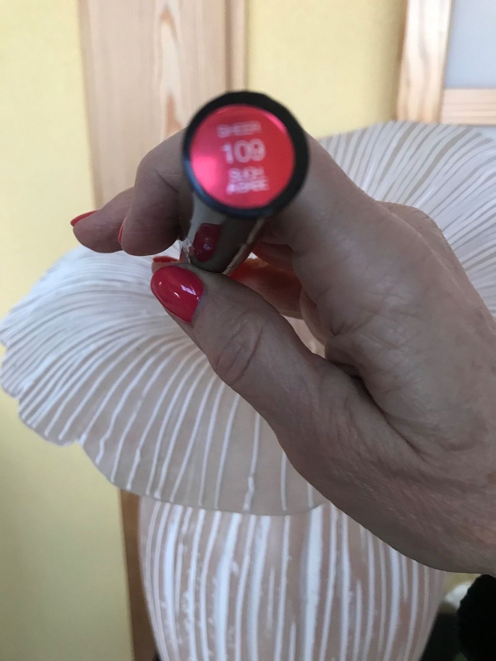 Make-up: Loreal brillant à lèvres – Usato da Belmont-sur-Lausanne venduto da chu_vxf5 1