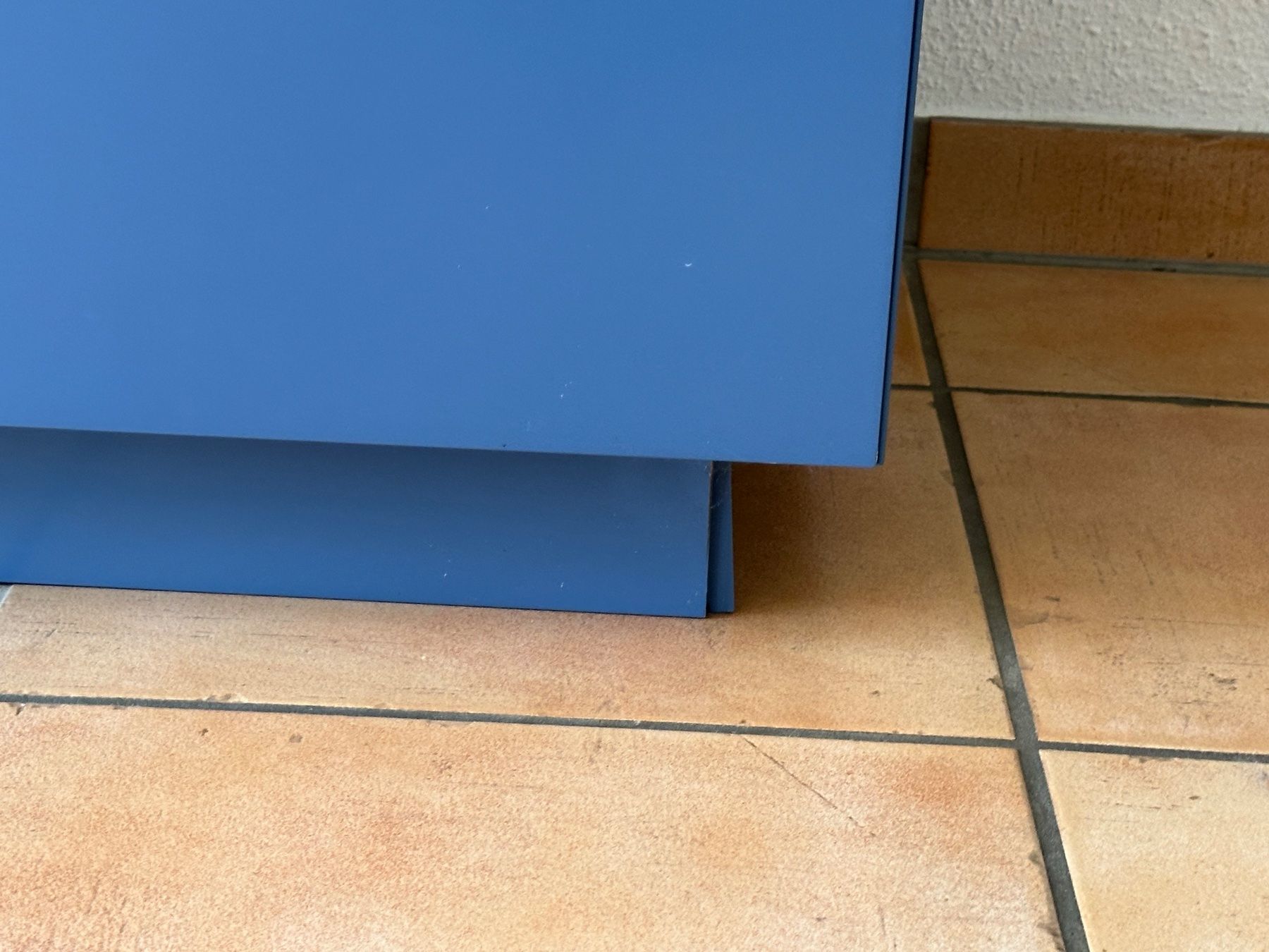 Cassettiere: Sideboard /Kommode fernblau, in gutem Zustand – Usato da Spiez venduto da TripTrapp 3
