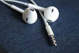 Écouteurs filaires Apple blanc avec prise jack 3.5mm
