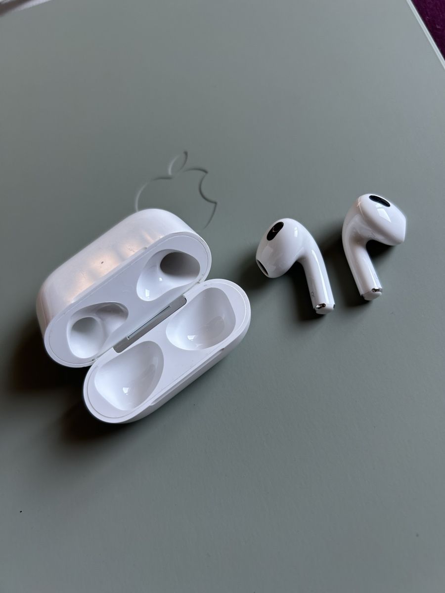 Apple Casques audio: AirPods (3. Generation) 2021 – D'occasion à Basel par lenarrari 2