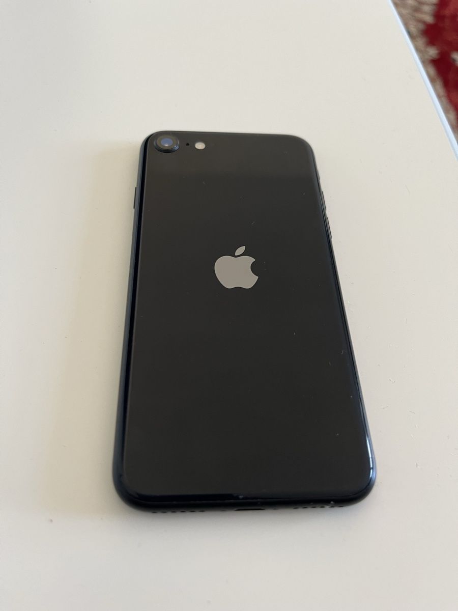 Apple Portables: iphone se 3gnration  – D'occasion à Courtepin par asm_nm6k