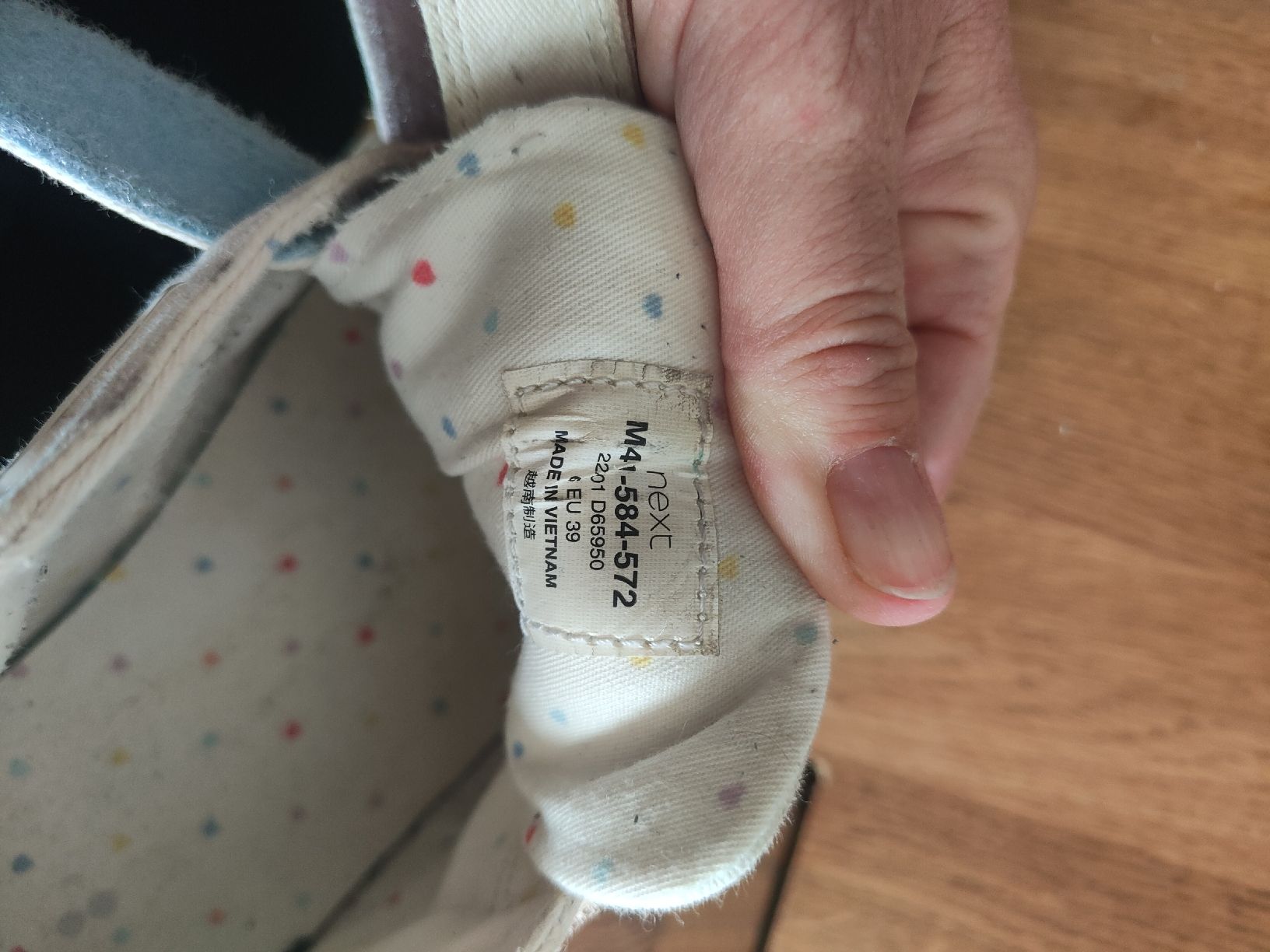 Next Scarpe per ragazze: Next Rainbow Sneaker Gr. 39 mit Klettverschluss  – Usato da Effretikon venduto da jeb_l9k5 2