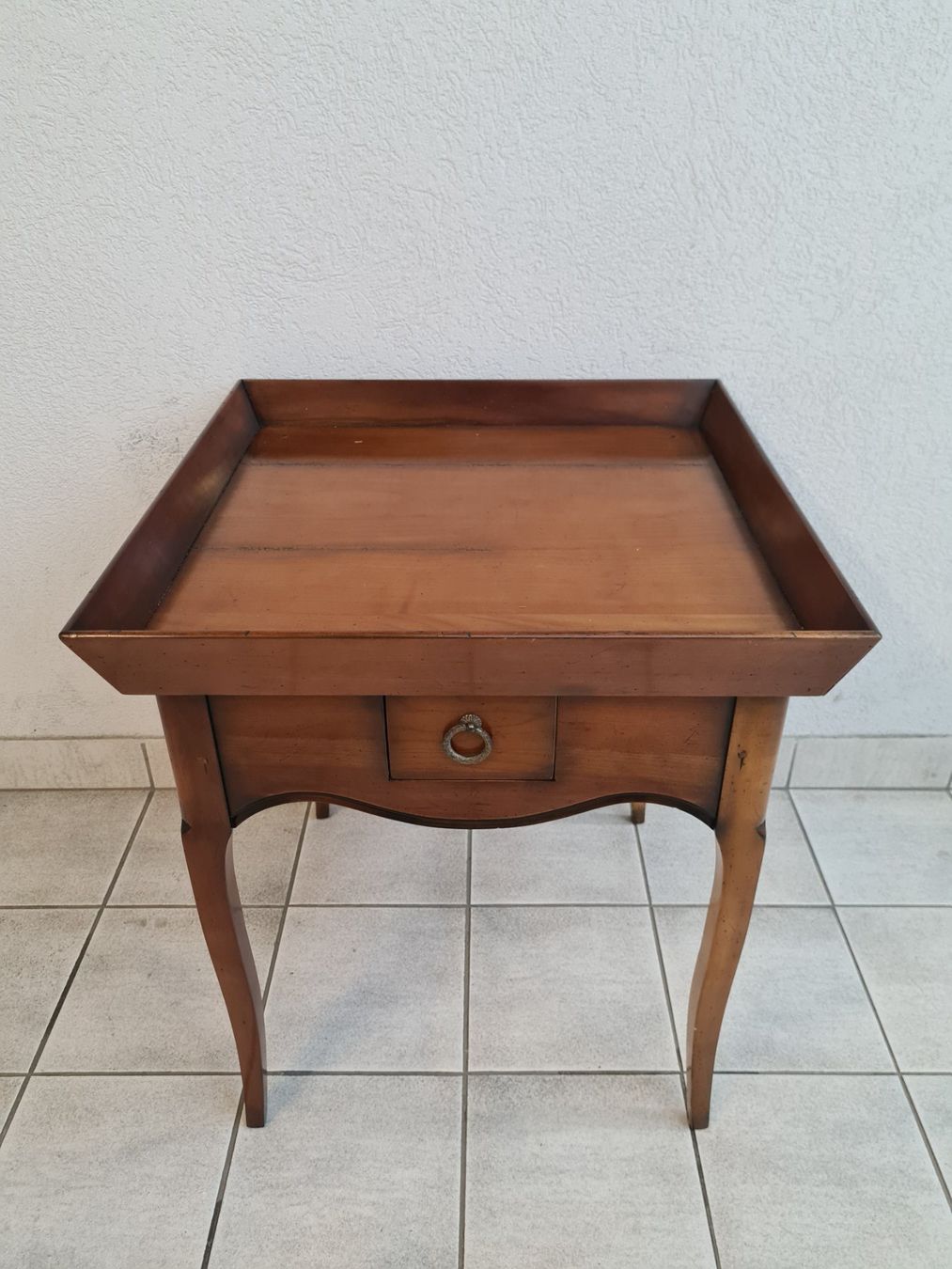 Tische: Magnifique table d'appoint anglaise – Gebraucht aus Monthey von 187-zeroo 8