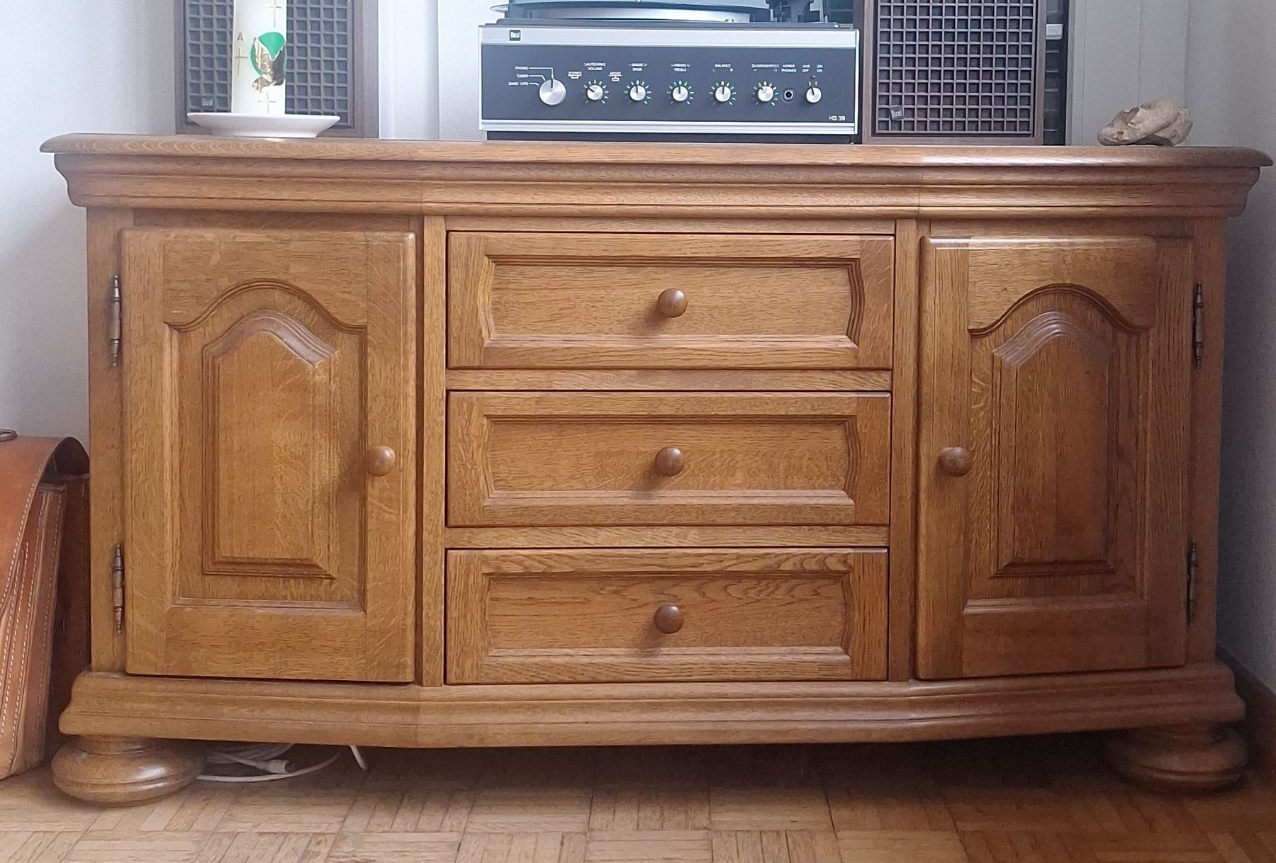 Cassettiere: Sideboard Eiche Massiv ausgezeichneter Zustand – Nuovo (secondo la descrizione) da Eglisau venduto da t.alder