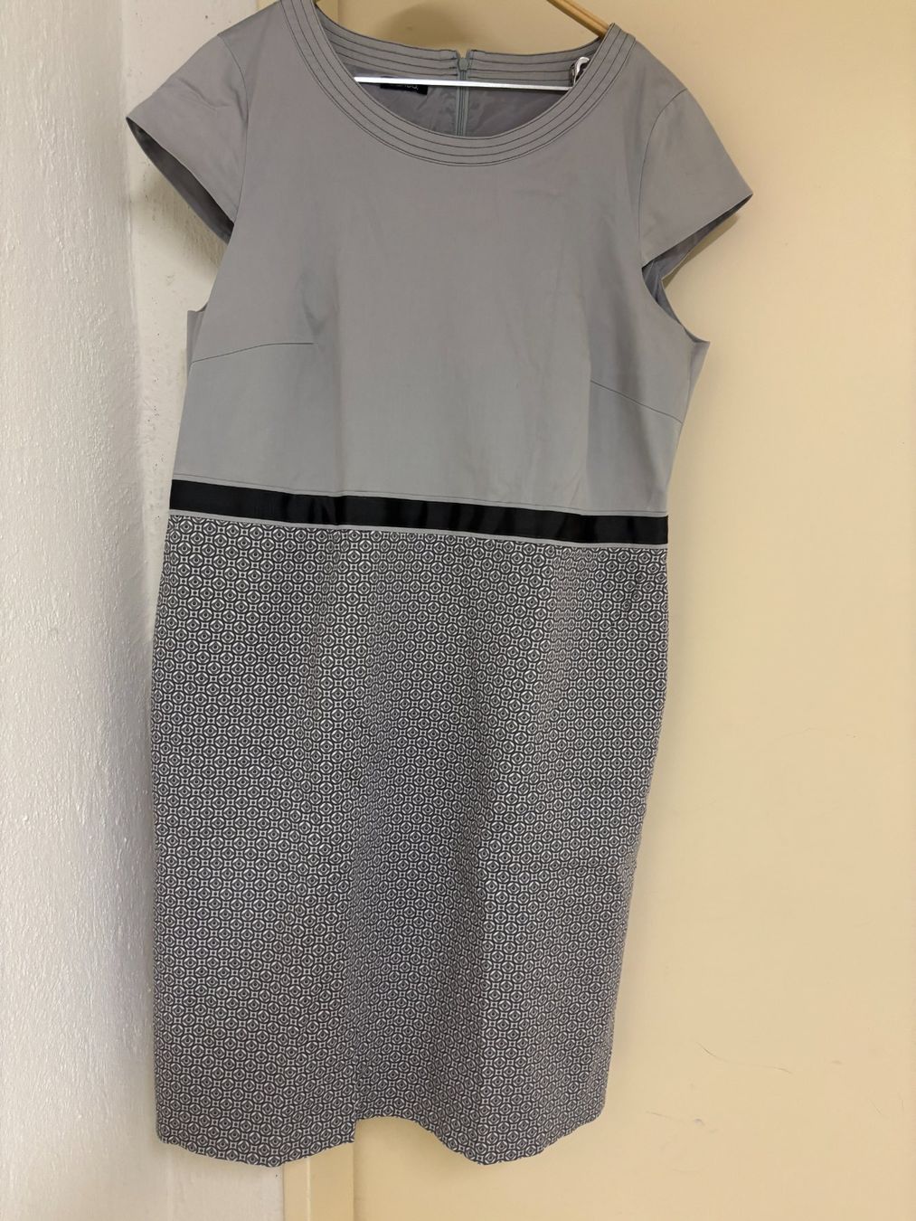 Robes: bianca Damen elegante Kleid  Gr. 44 – D'occasion à Wallisellen par AS.TZ. 5
