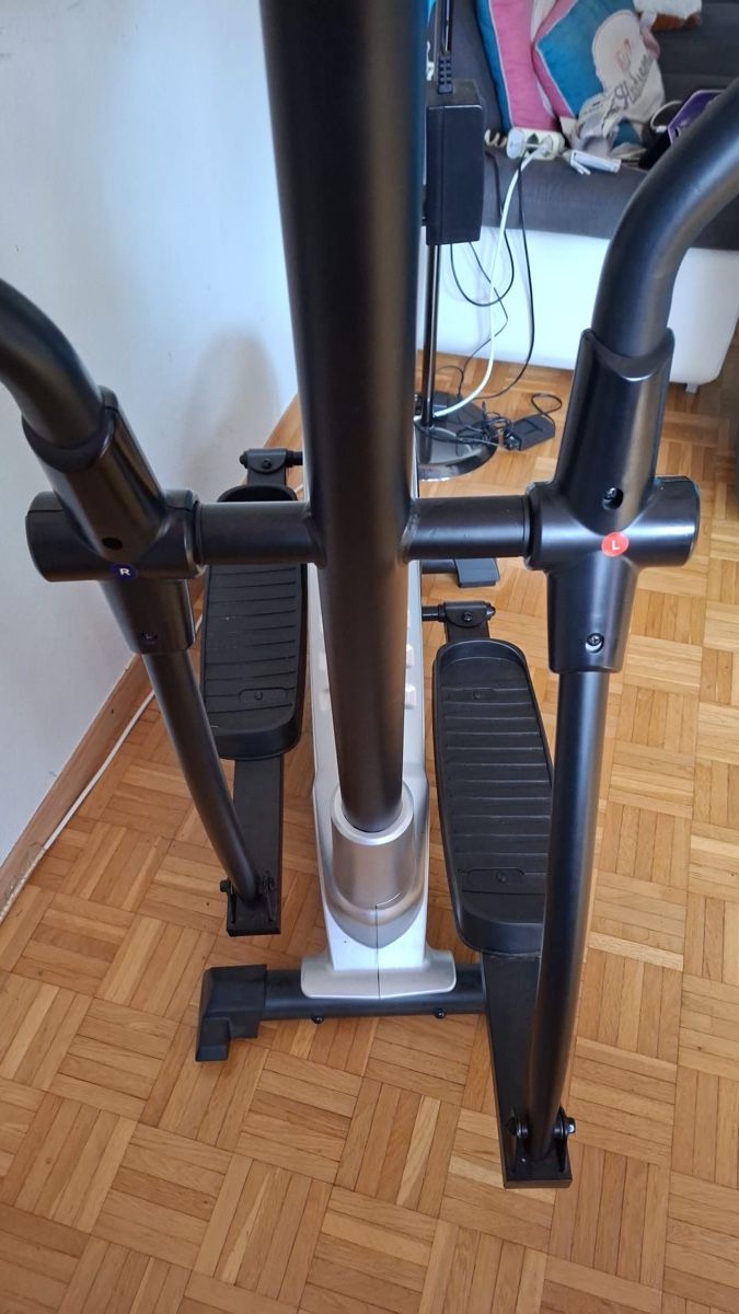 Vélos d'appartement: Crosstrainer Heimtrainer Silber guter Zustand – D'occasion à Bern par lio_f6wm 1