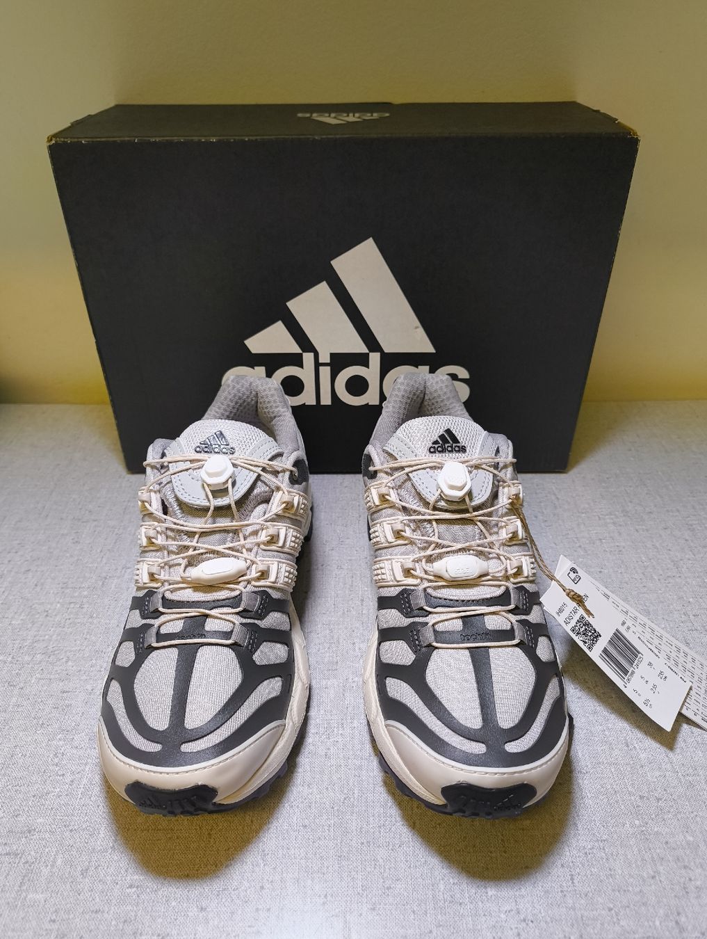Adidas Herrenschuhe: Adidas Adistar Raven, Grau/Weiss, Gr. 38 – Neu und originalverpackt aus Uitikon Waldegg von PJLS1 1