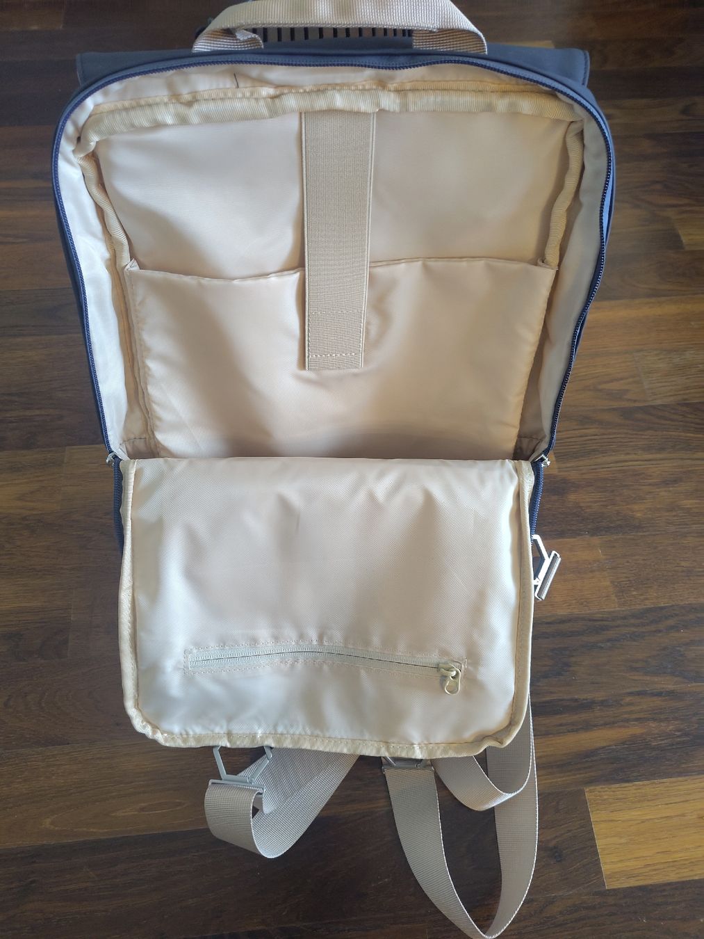 Zaini: Convertible Cluse Rucksack mit Laptopfach – Nuovo (secondo la descrizione) da Sursee venduto da Samuel033 3