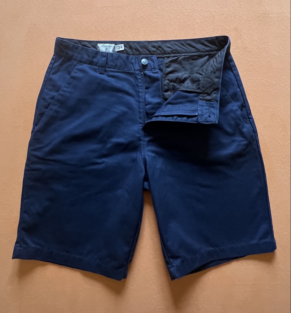 Volcom Pantalons: VOLCOM Chino Short – D'occasion à Conters par sammy29 1