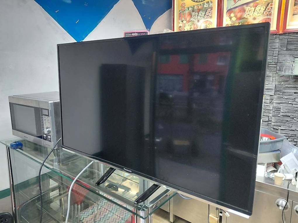 Panasonic Televisori: Panasonic TX-40DSW404 40" LED TV Full HD – Usato da Embrach venduto da mee