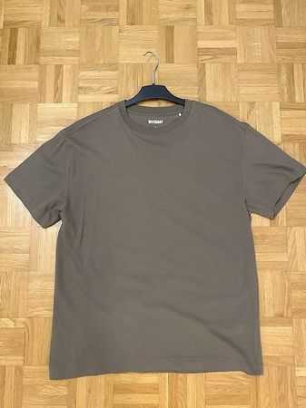 T-Shirt in Braun