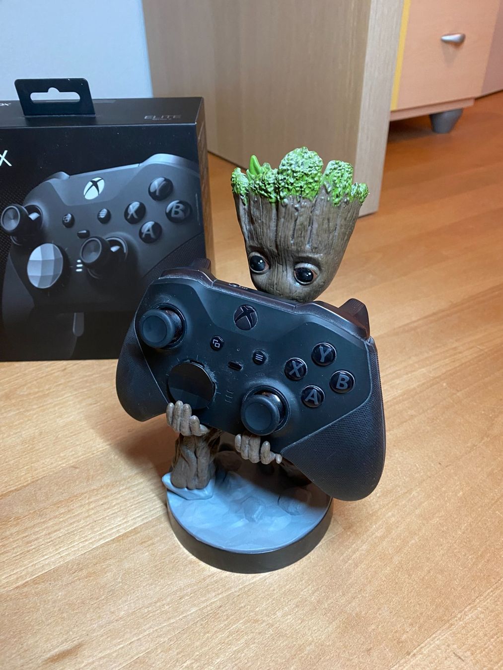 Microsoft Controller: XBOX ELITE Series 2 Controller + Groot als Controllerhalter – Usato da Netstal venduto da nandogarcia 4