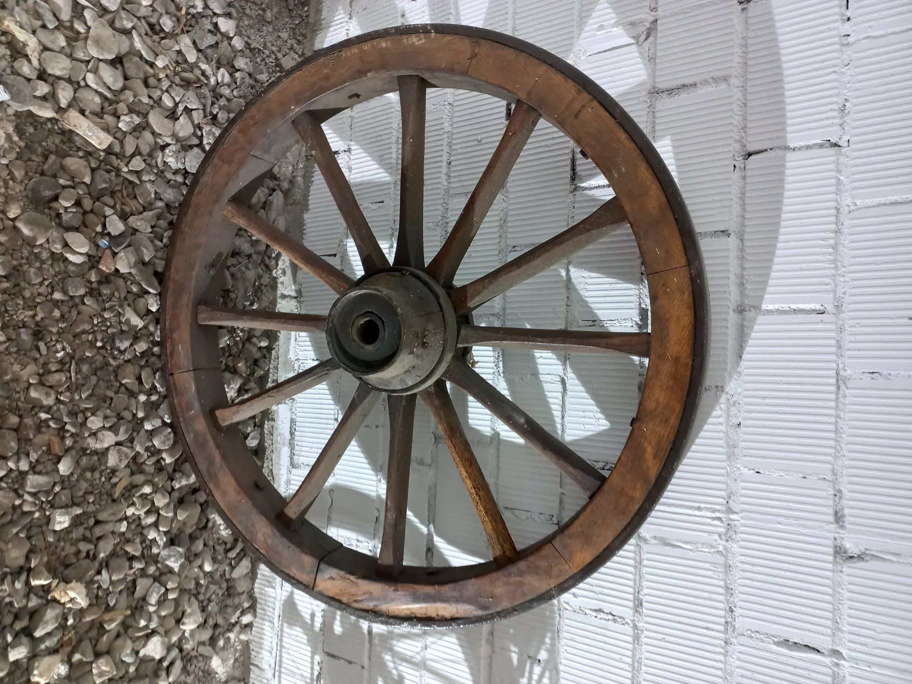 Pneus & Kompletträder: Wagenrad Durchmesse 115 cm – Defekt aus Uster von TaebNahz