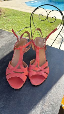 Sandales d'été Vagabond corail, taille 40, parfaites!