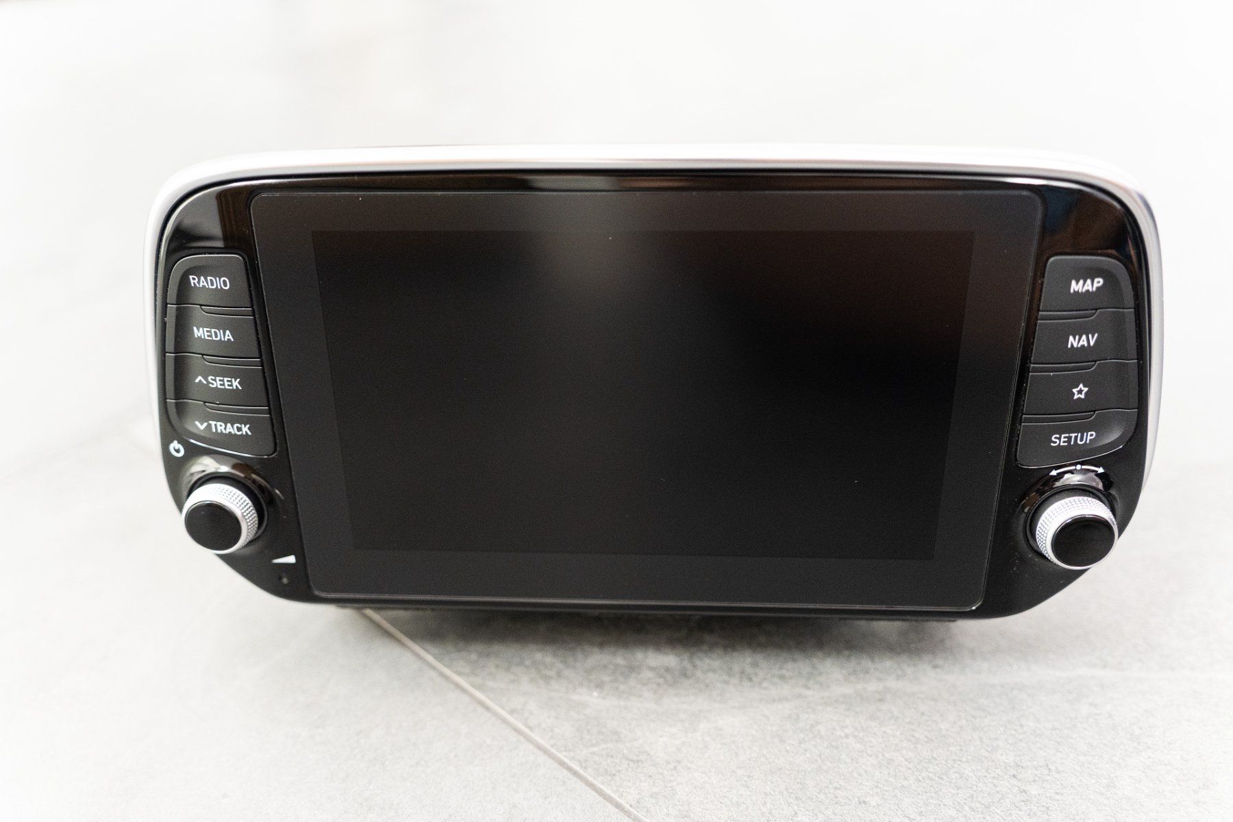 Navigatori: Original Hyundai Santa Fe TM Navigationssystem AVCC0S1EE – Usato da Niederbipp venduto da M4ST3R