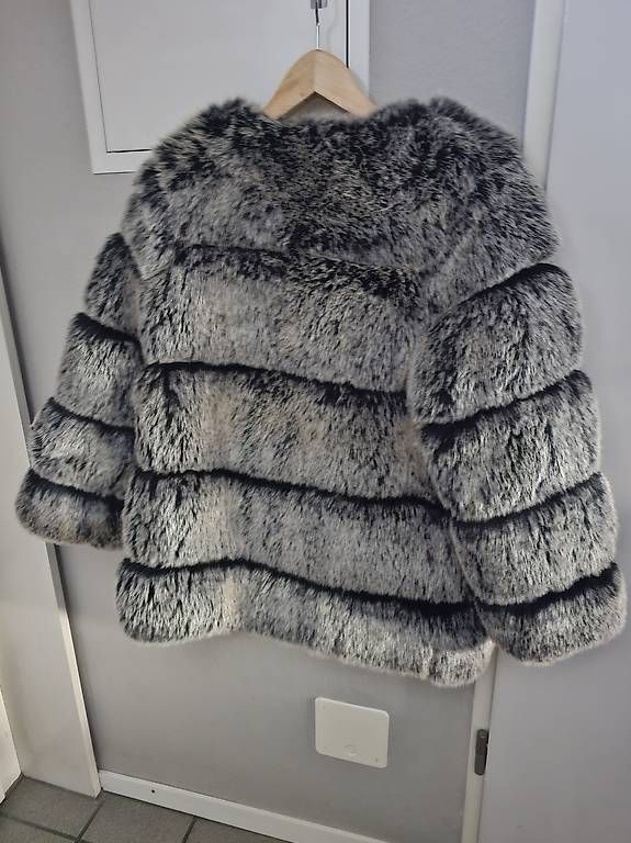 Giacche: Pelz Mantel/ Jacke – Usato da Birmenstorf AG venduto da JenniferLopetrone