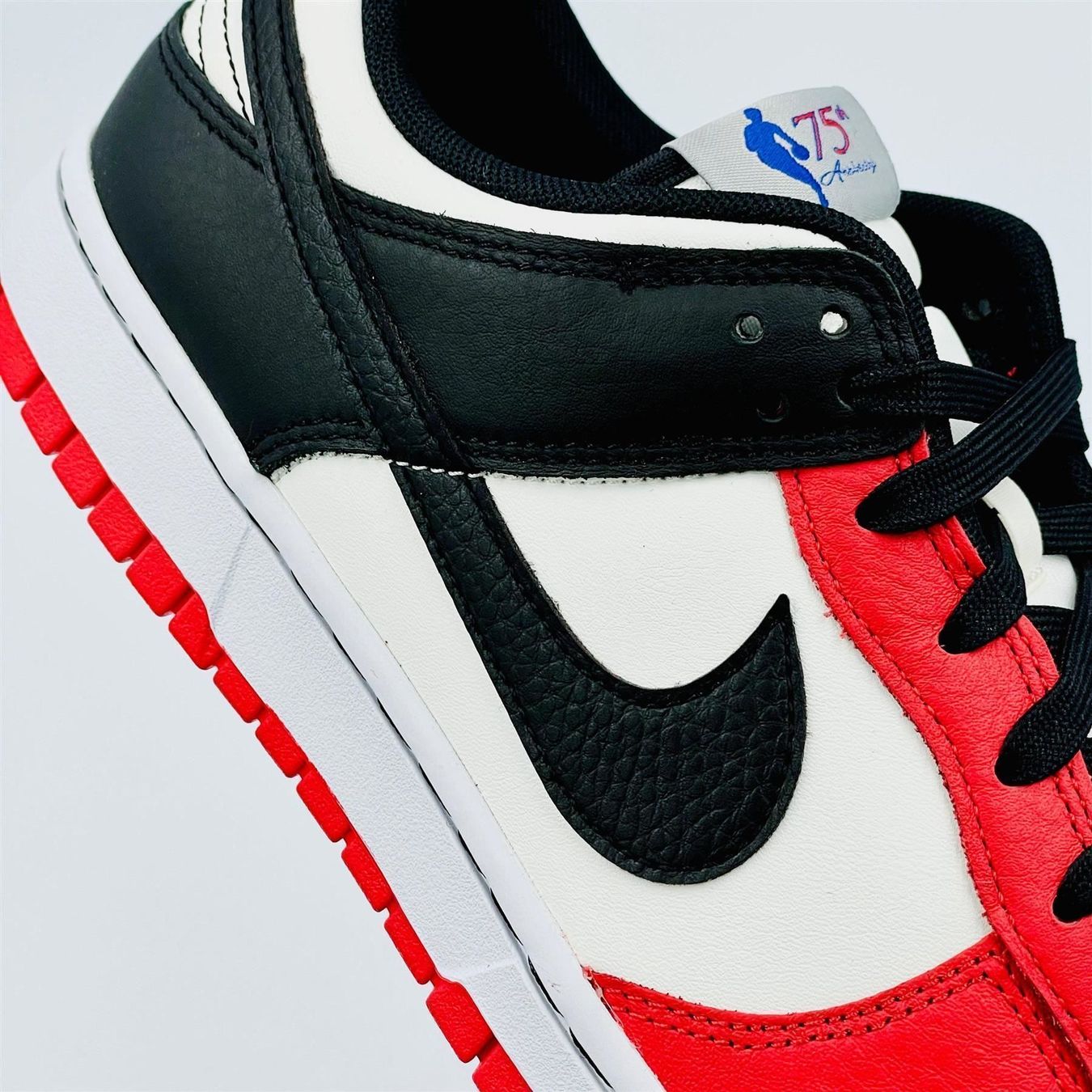 Nike Scarpe da uomo: Nike Dunk Low EMB NBA EU 44 – Nuovo e nell'imballaggio originale da Erlinsbach venduto da sasneakers 3