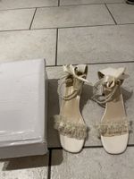 Elegante Sandaletten mit Perlen & Satinband – Grösse 39